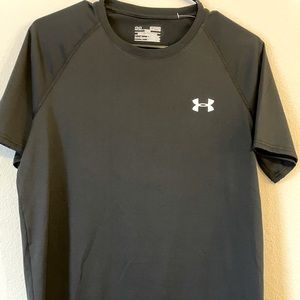Under Armor Men’s small tee